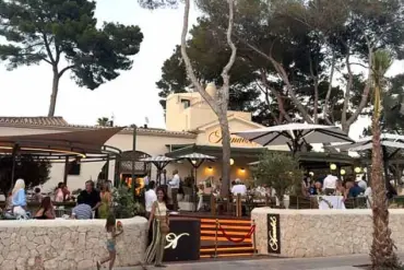 Mystery US Sports Star Sparks Social Media Frenzy After Leaving €64,000 Bill at Majorca Restaurant