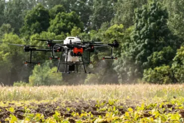 Russian Company Unveils Drone Resembling Ukrainian 'Baba Yaga' at Dronnic Conference
